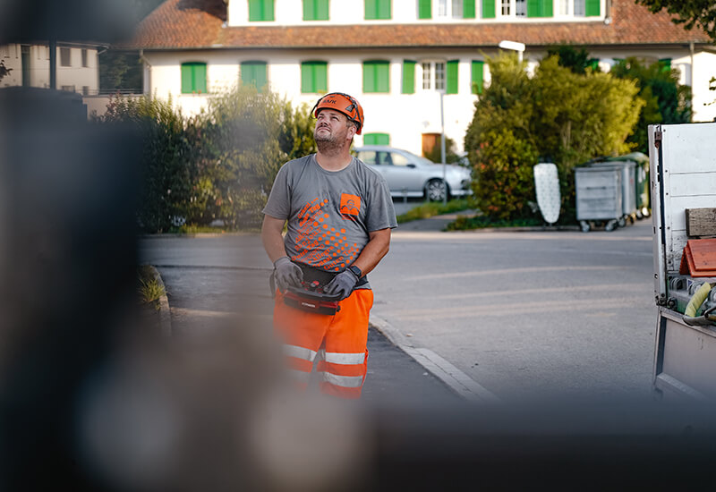 Transport de produits en béton avec déchargement par grue