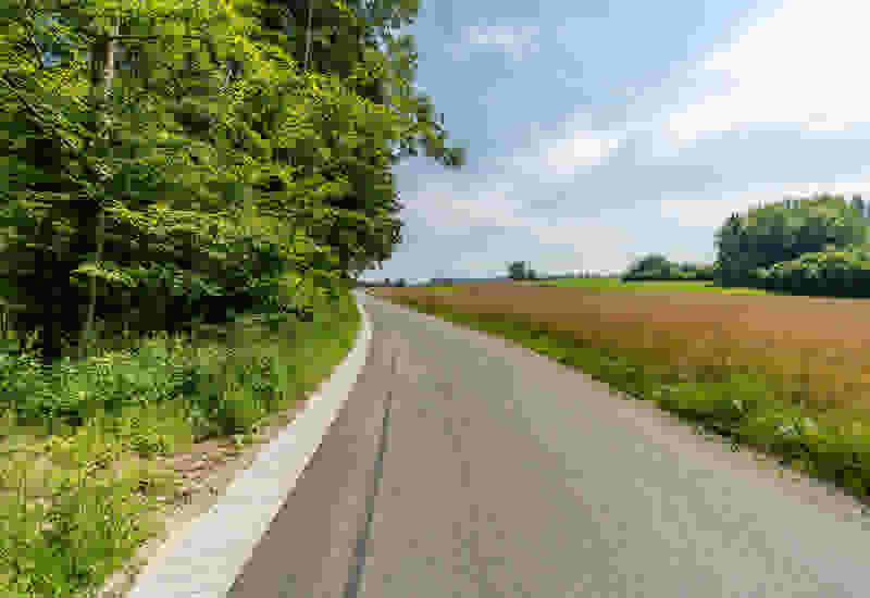 Mit dem STRADAFINO gestaltete Spurwege sind eine umweltfreundliche und einbaufreundliche Alternative für Güter-, Landwirtschaft- und Waldstrassen.