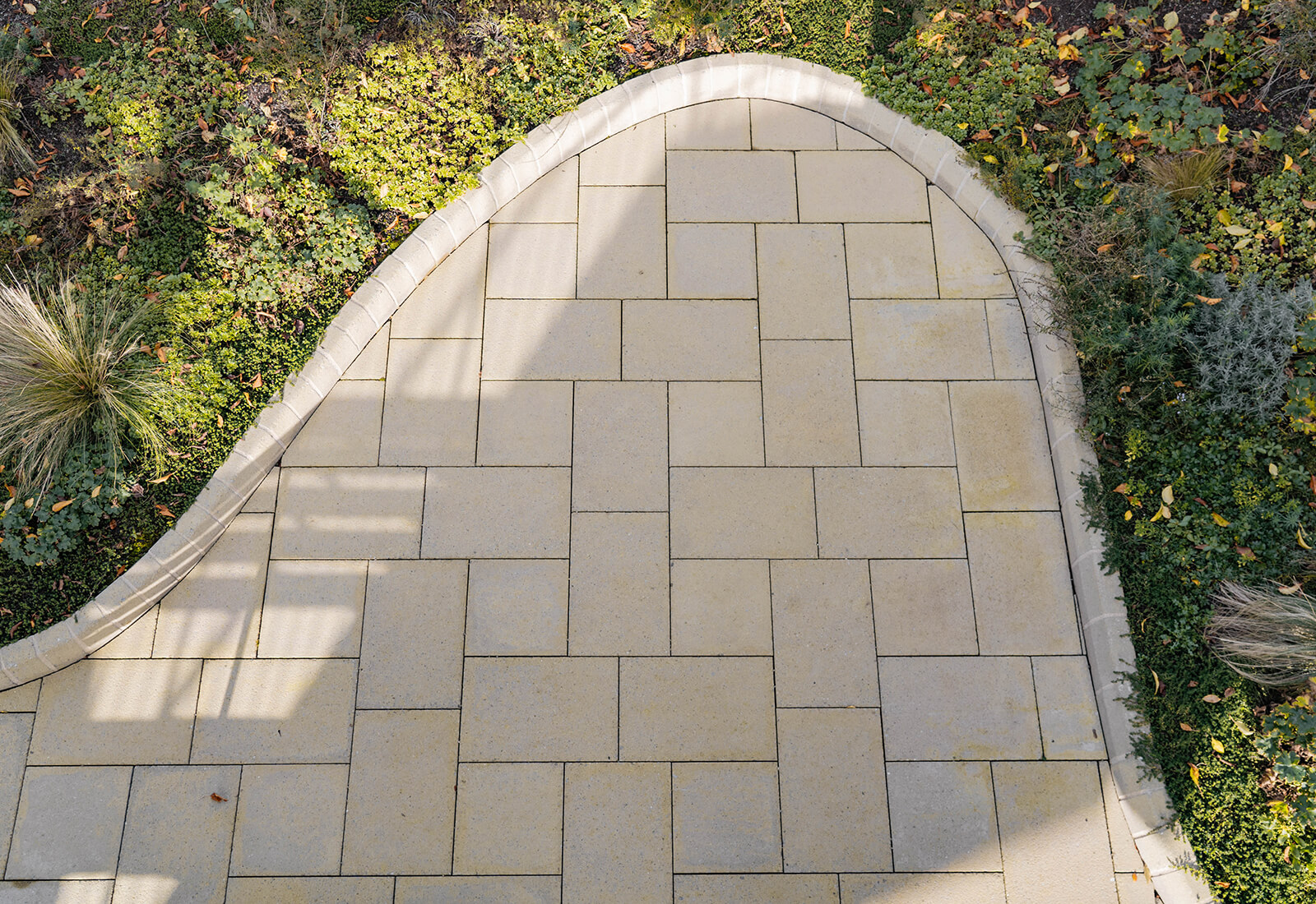 Mit diesen Eigenschaften glänzen FINALGO Gehwegplatten im Neubau