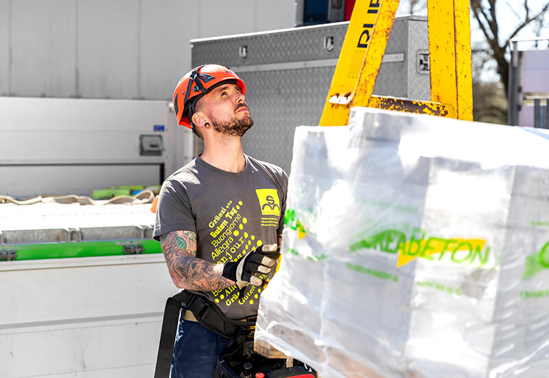 Camion avec déchargement par grue