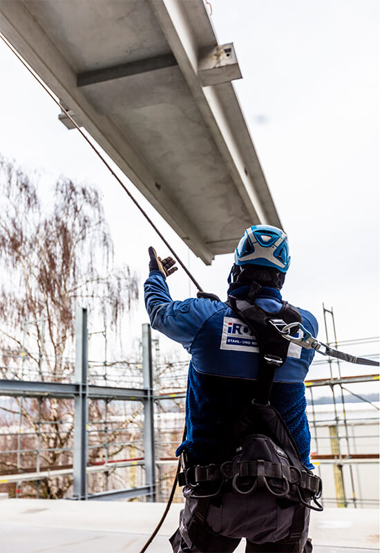Déplacement juste à temps des éléments en béton.