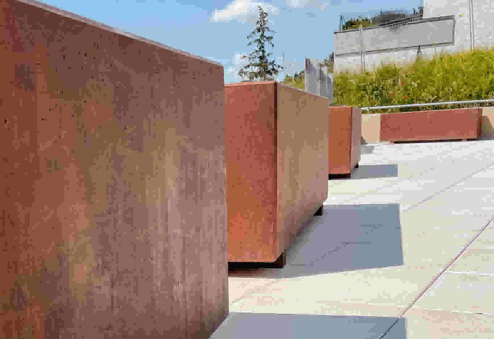 Bacs à plantes FERRO CONCRETE® et dalles de jardin FINESSA®