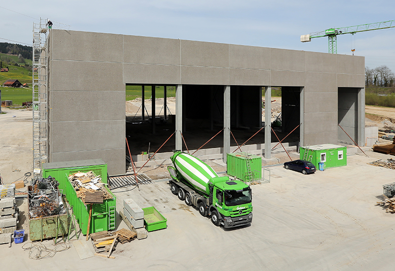 Fassadenelemente aus Beton für die Recyclinghalle Christen