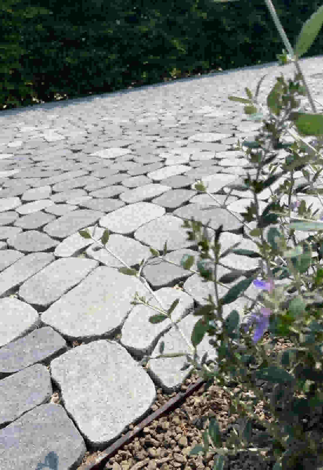 ARENA VISTA® Pflastersteine für einen Vorplatz in Meyriez