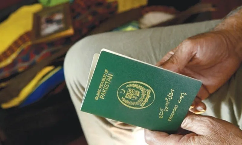 UAE suspends issuance of visit visas to 12 countries including Pakistan