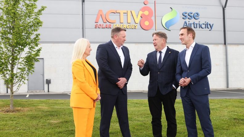 PPA-Activ8-ROI Pictured L-R: Minister Niamh Smyth TD, Ciaran Marron, Activ8 Energies, Minister Darragh O’Brien TD, and Stephen Gallagher, Managing Director SSE Airtricity.