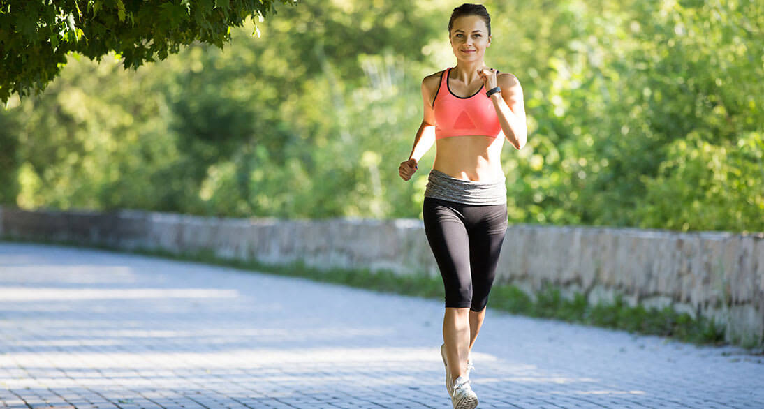 Mujer adulta corriendo