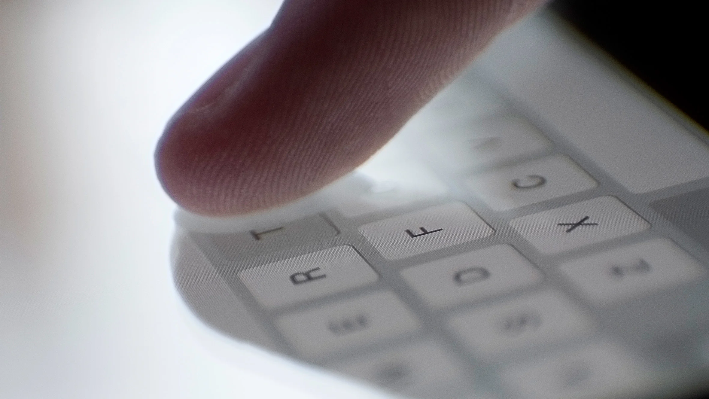 606529959-VF-Business-Micro-Close-up-finger-screen-keyboard-H-L2x-1180x664