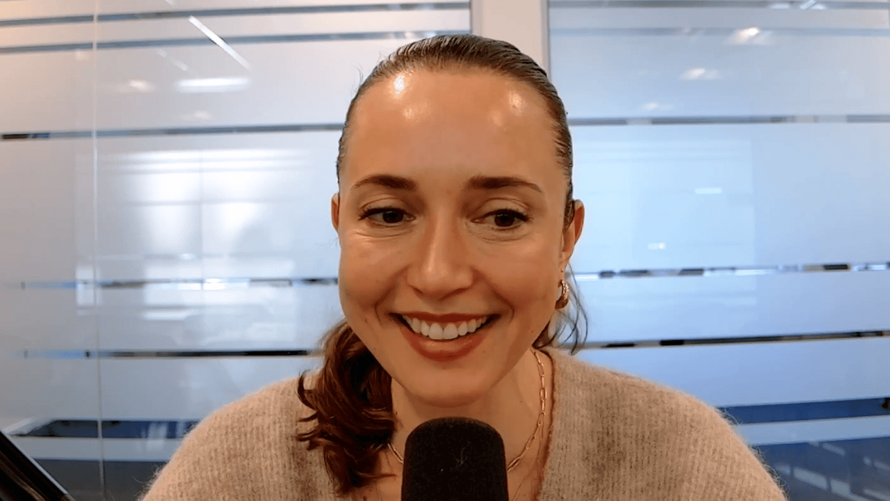 From Radio DJ to SaaS Sales Manager with Laura Erdem Thumbnail
