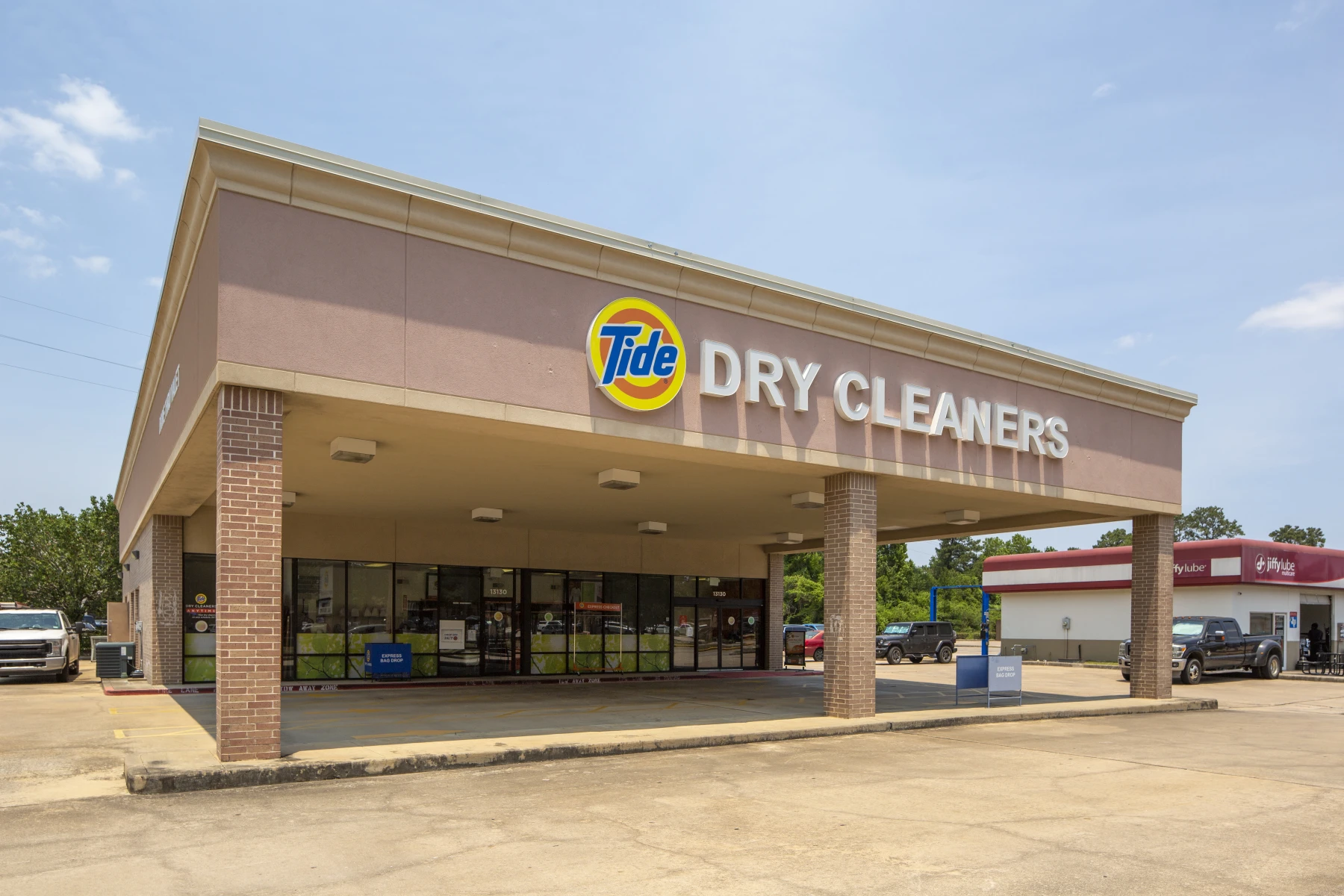 The front of Tide Cleaners Grant Rd