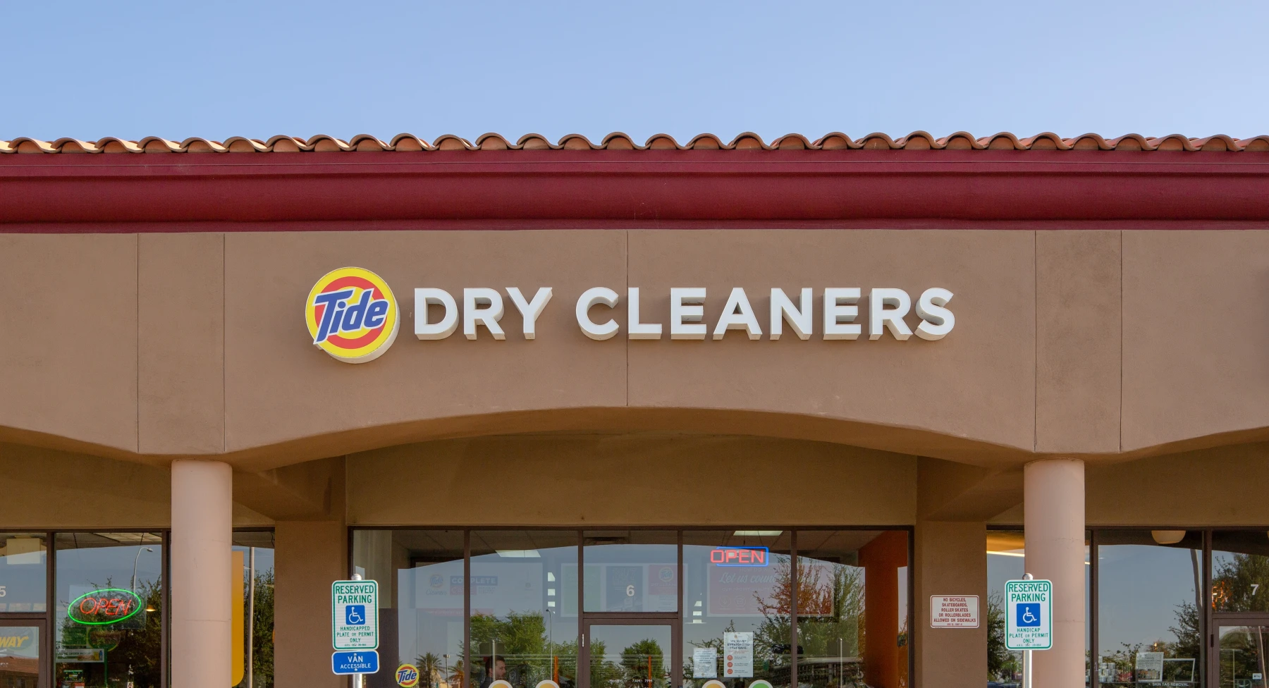 The front of Tide Cleaners Alma School and Queen Creek - Chandler