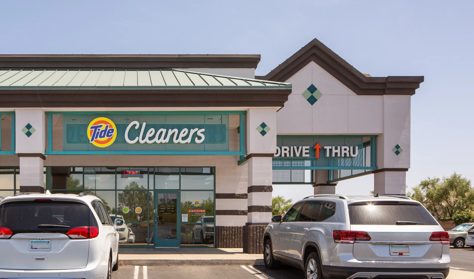 The front of Tide Cleaners 64th St and Greenway - Scottsdale