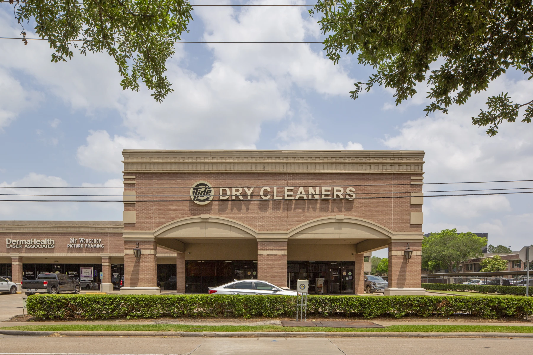 The front of Tide Cleaners Woodway 