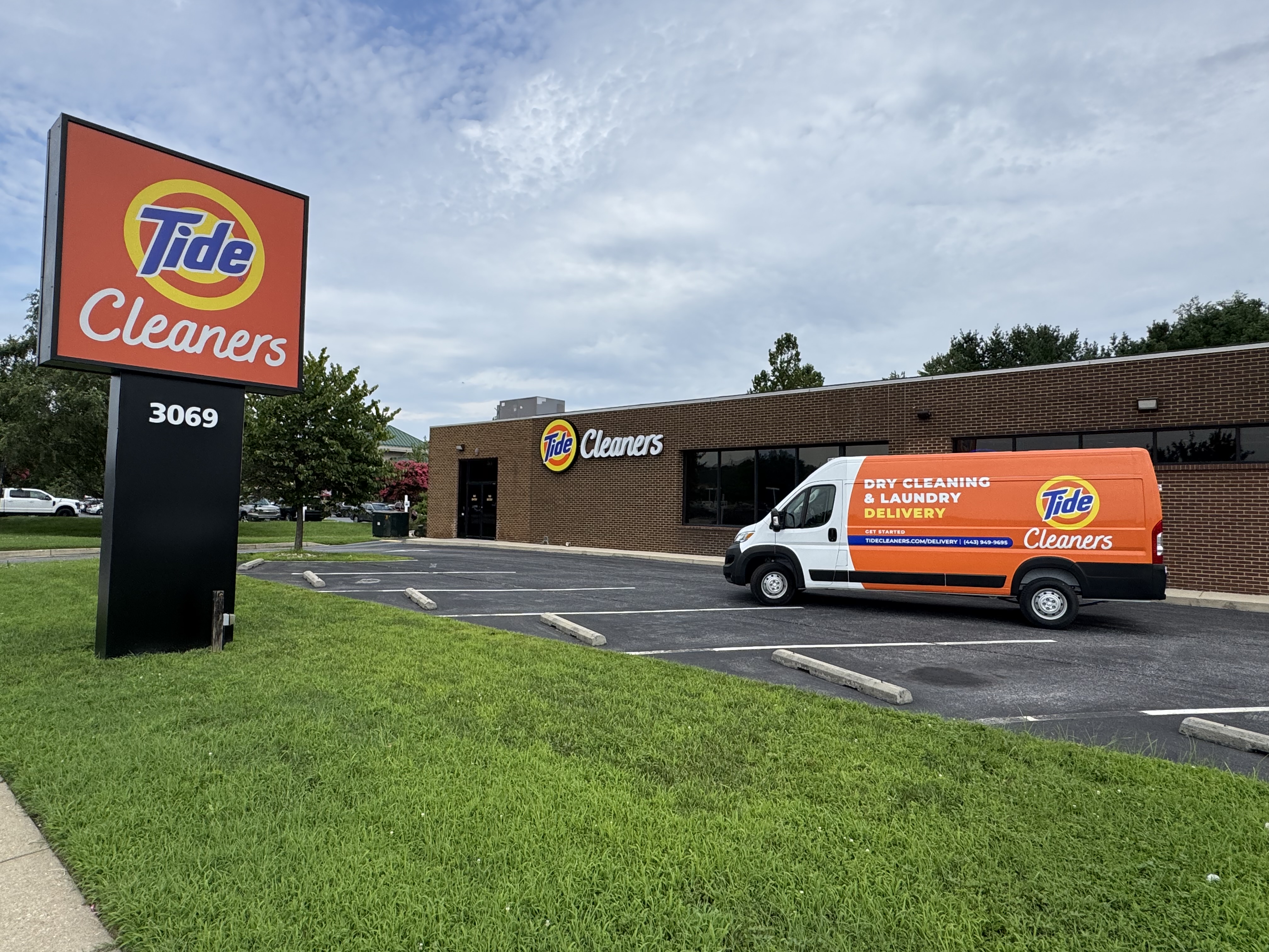 The front of Tide Cleaners Edgewater