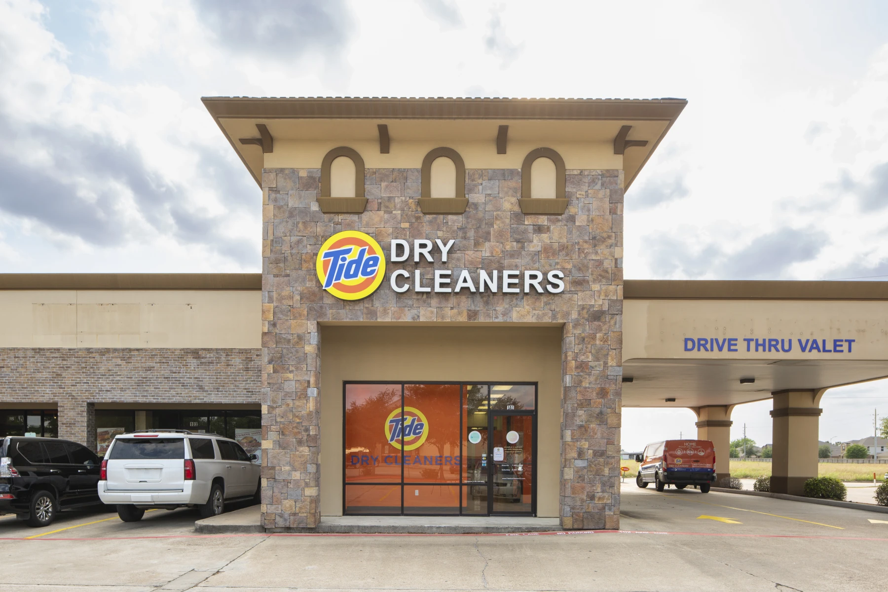 The front of Tide Cleaners Pearland