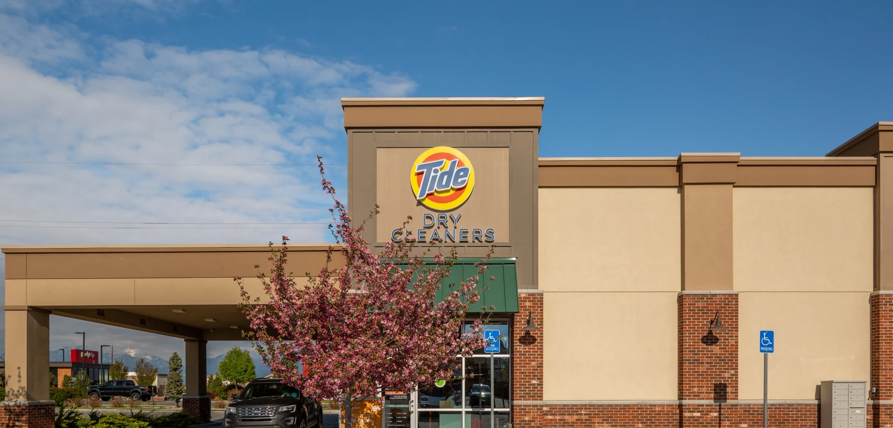 The front of Tide Cleaners South Jordan