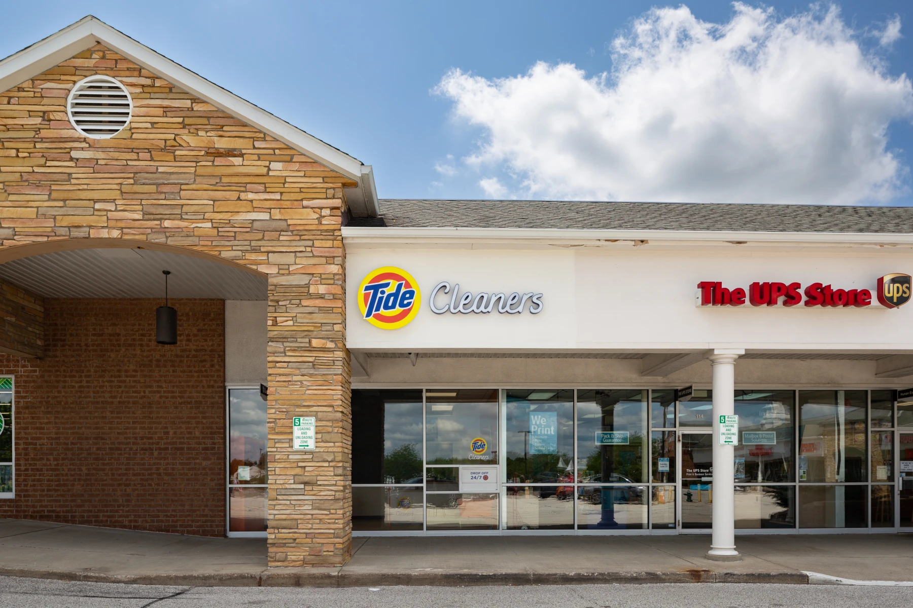 The front of Tide Cleaners Aurora