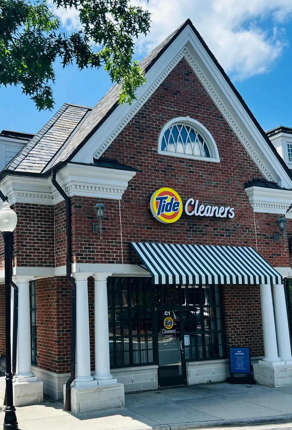 The front of Tide Cleaners Colony