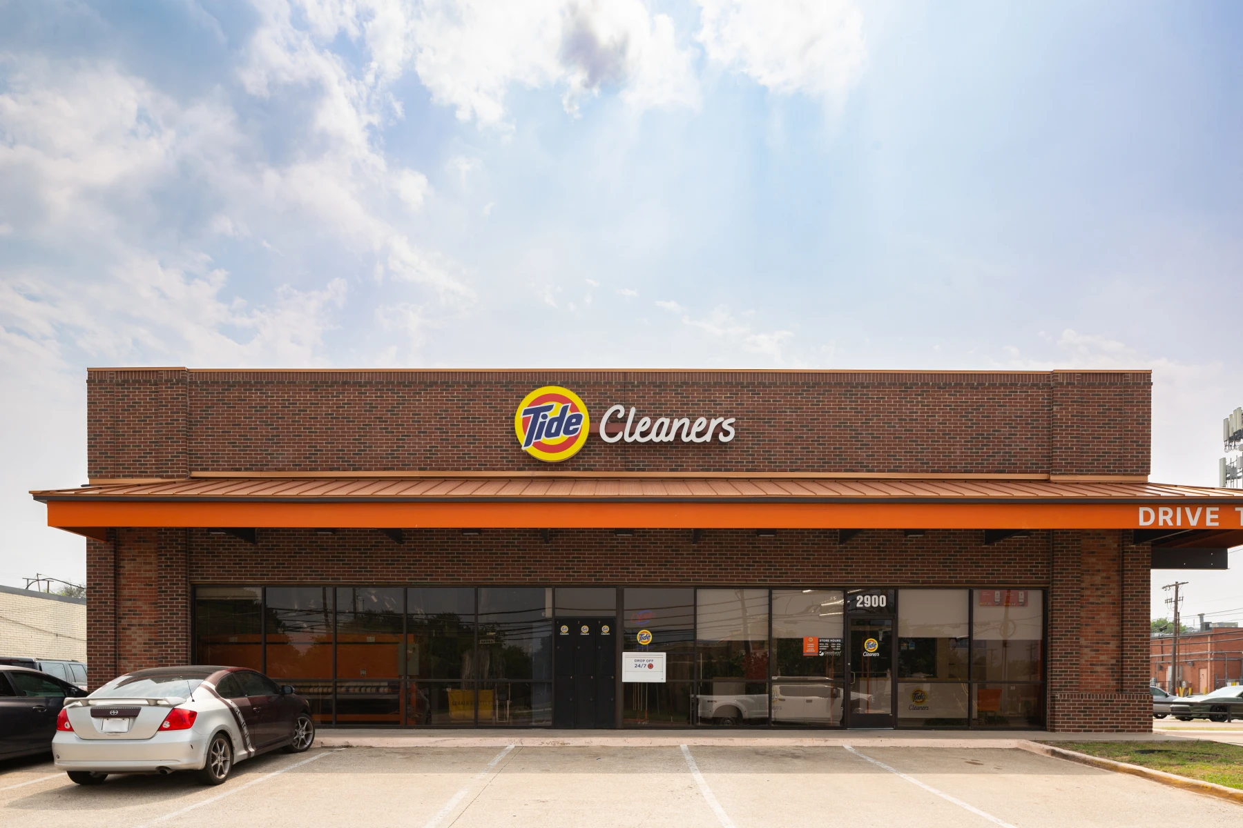 The front of Tide Cleaners Irving at N MacArthur