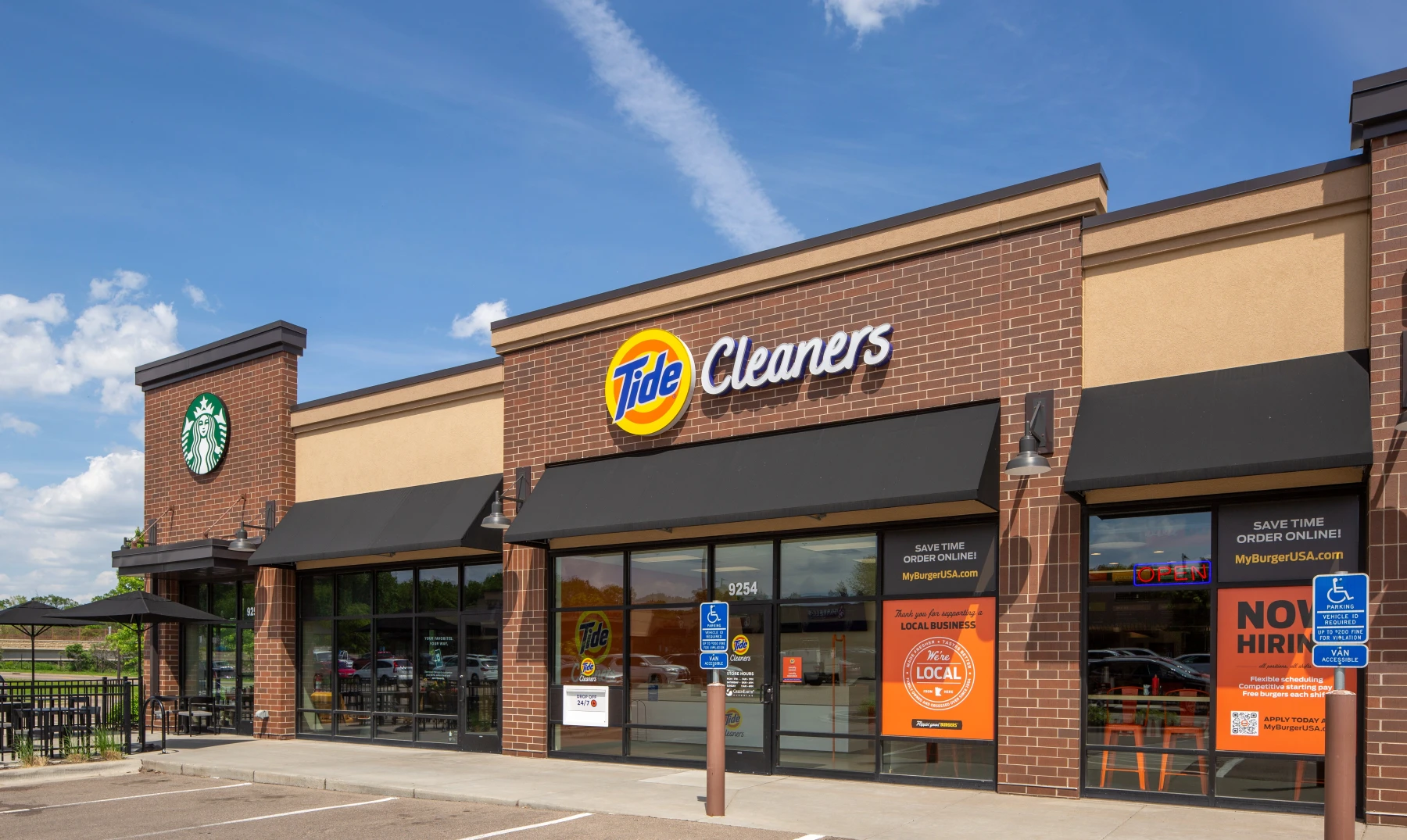 The front of Tide Cleaners Eden Prairie