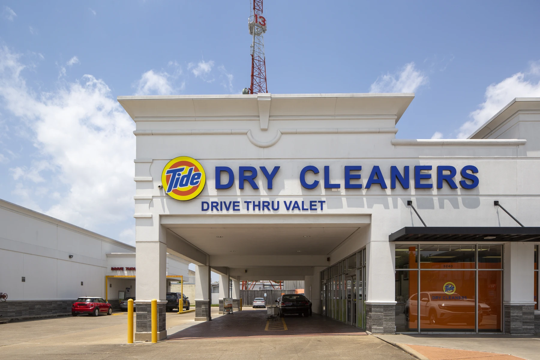 The front of Tide Cleaners Buffalo Speedway