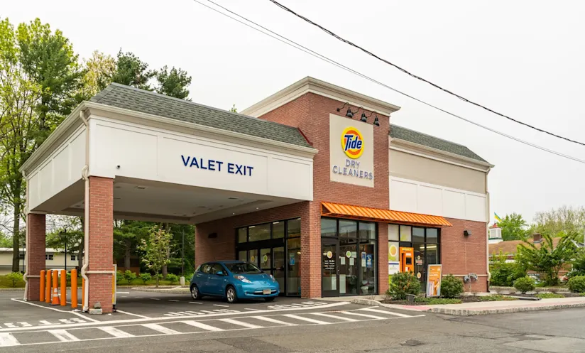 The front of Tide Cleaners New Providence