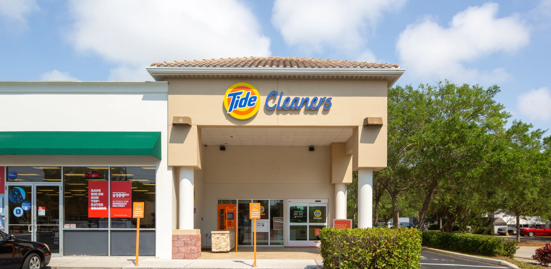 The front of Tide Cleaners South Sarasota