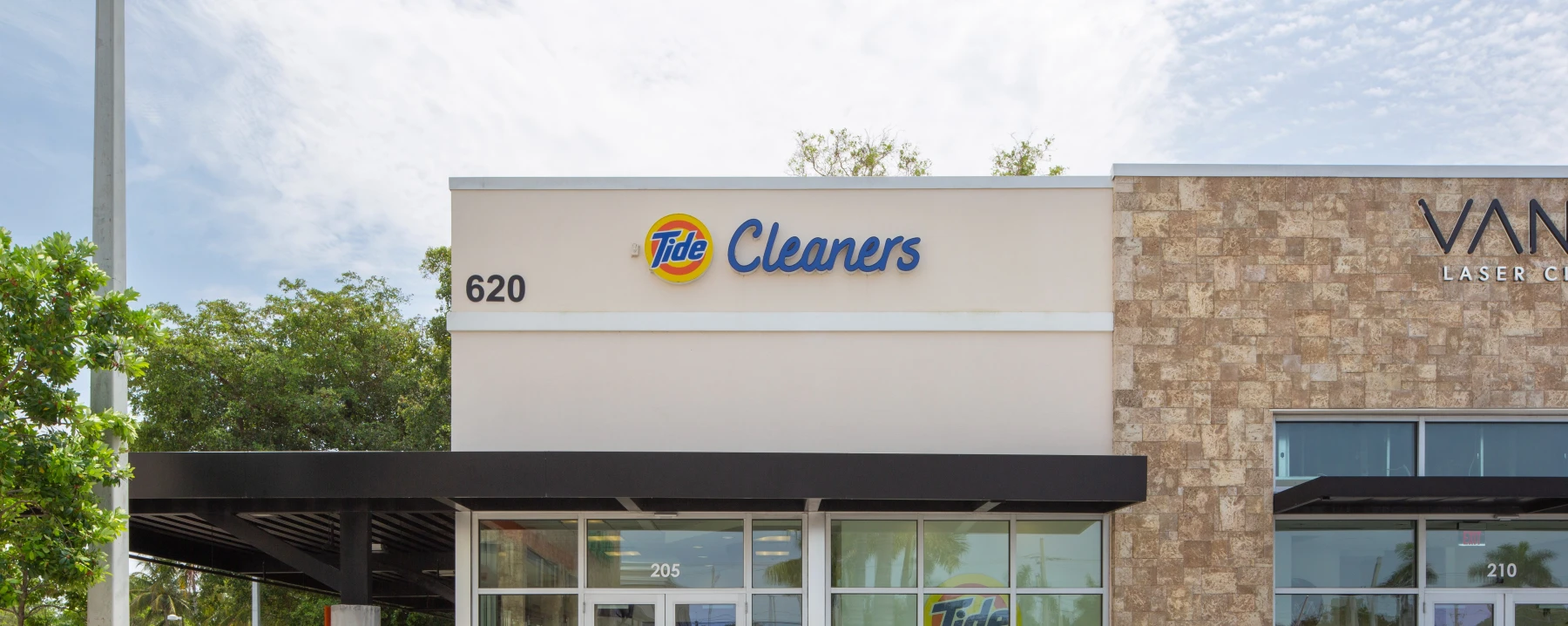 The front of Tide Cleaners Delray Beach