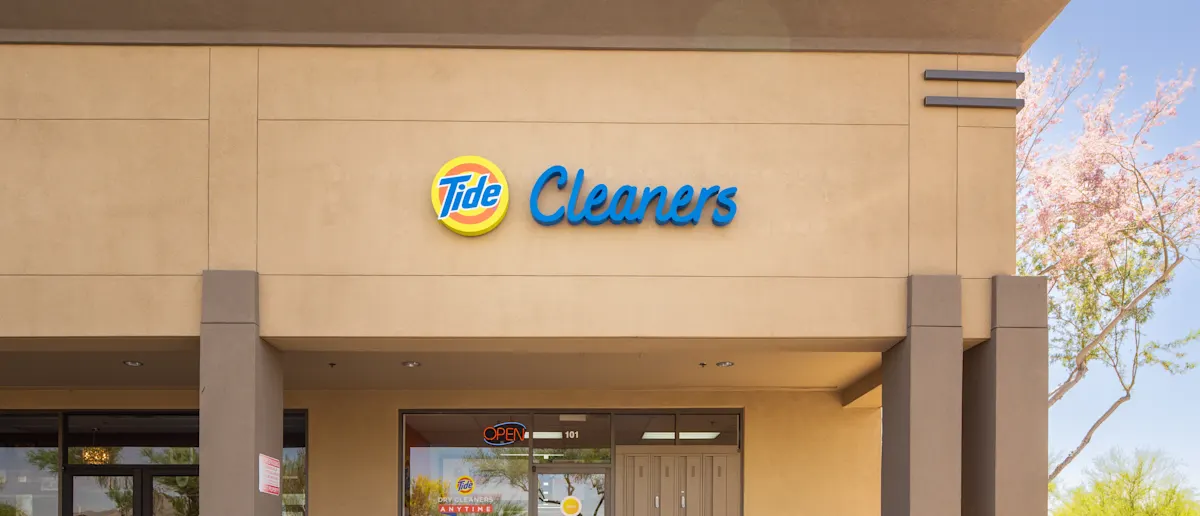 The front of Tide Cleaners Bell and Thompson Peak - Scottsdale