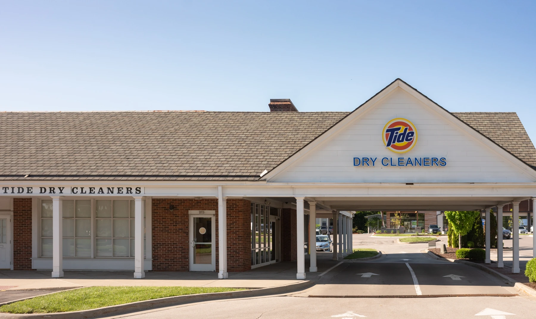 The front of Tide Cleaners Prairie Village