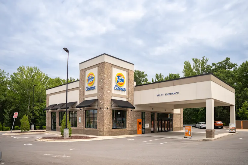The front of Tide Cleaners Redstone