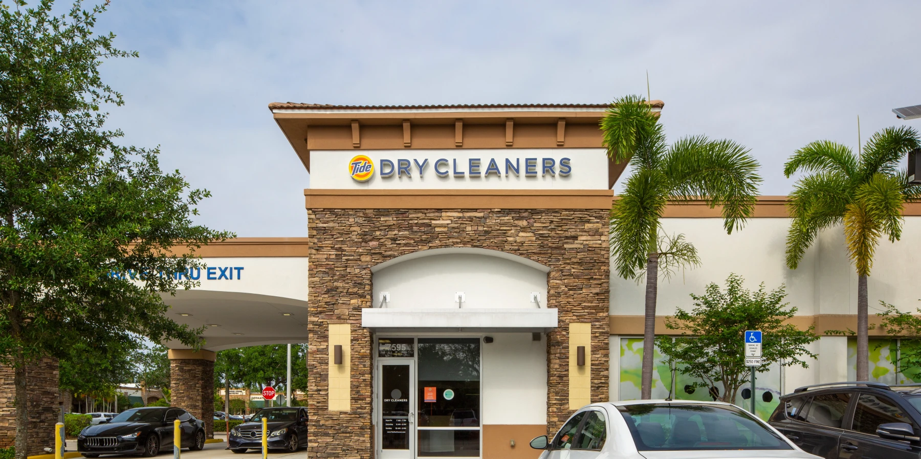 The front of Tide Cleaners Parkland