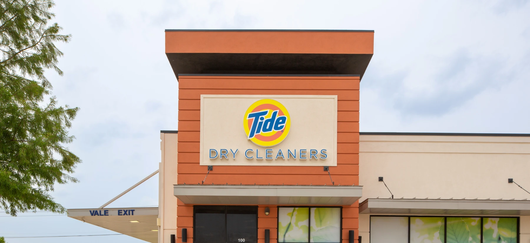 The front of Tide Cleaners Round Rock