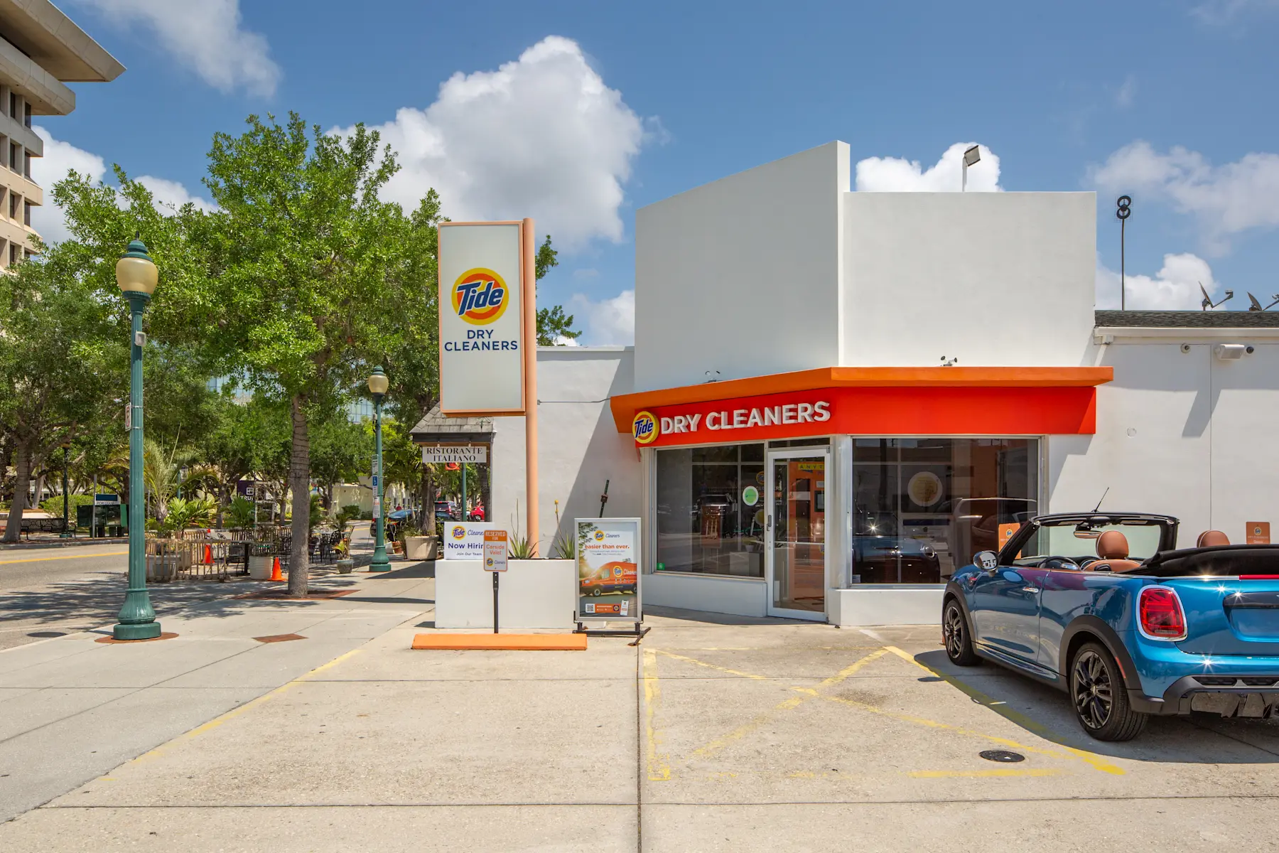 The front of Tide Cleaners Downtown Sarasota