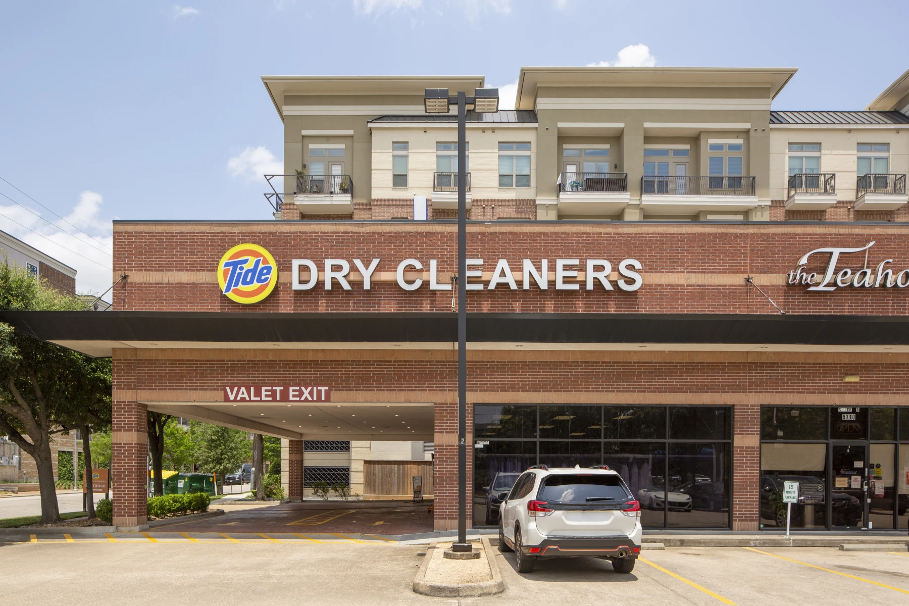 The front of Tide Cleaners Memorial