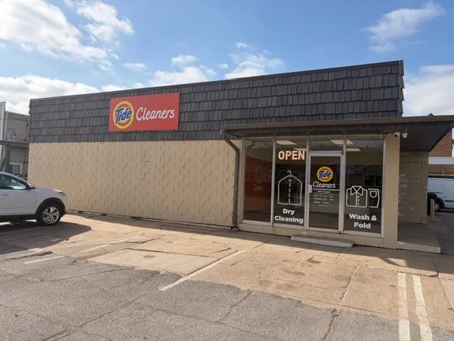 The front of Tide Cleaners West Military