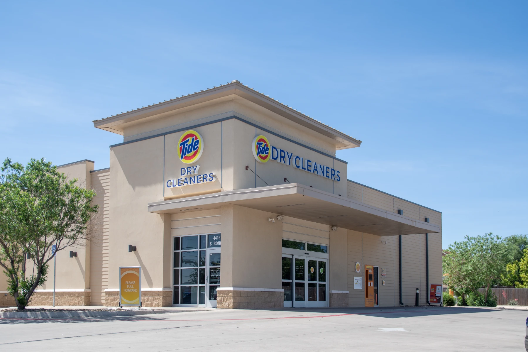 The front of Tide Cleaners Amarillo