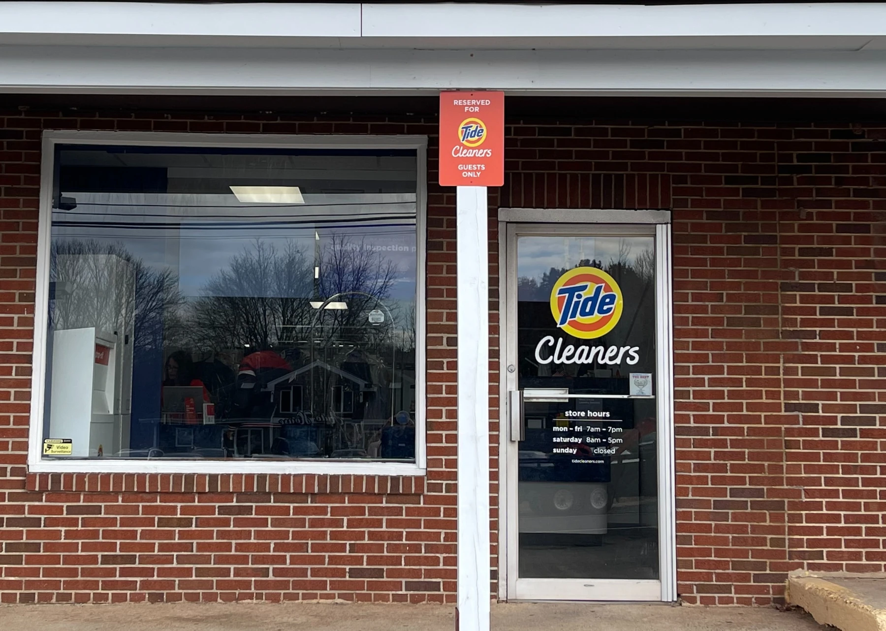 The front of Tide Cleaners Plantsville