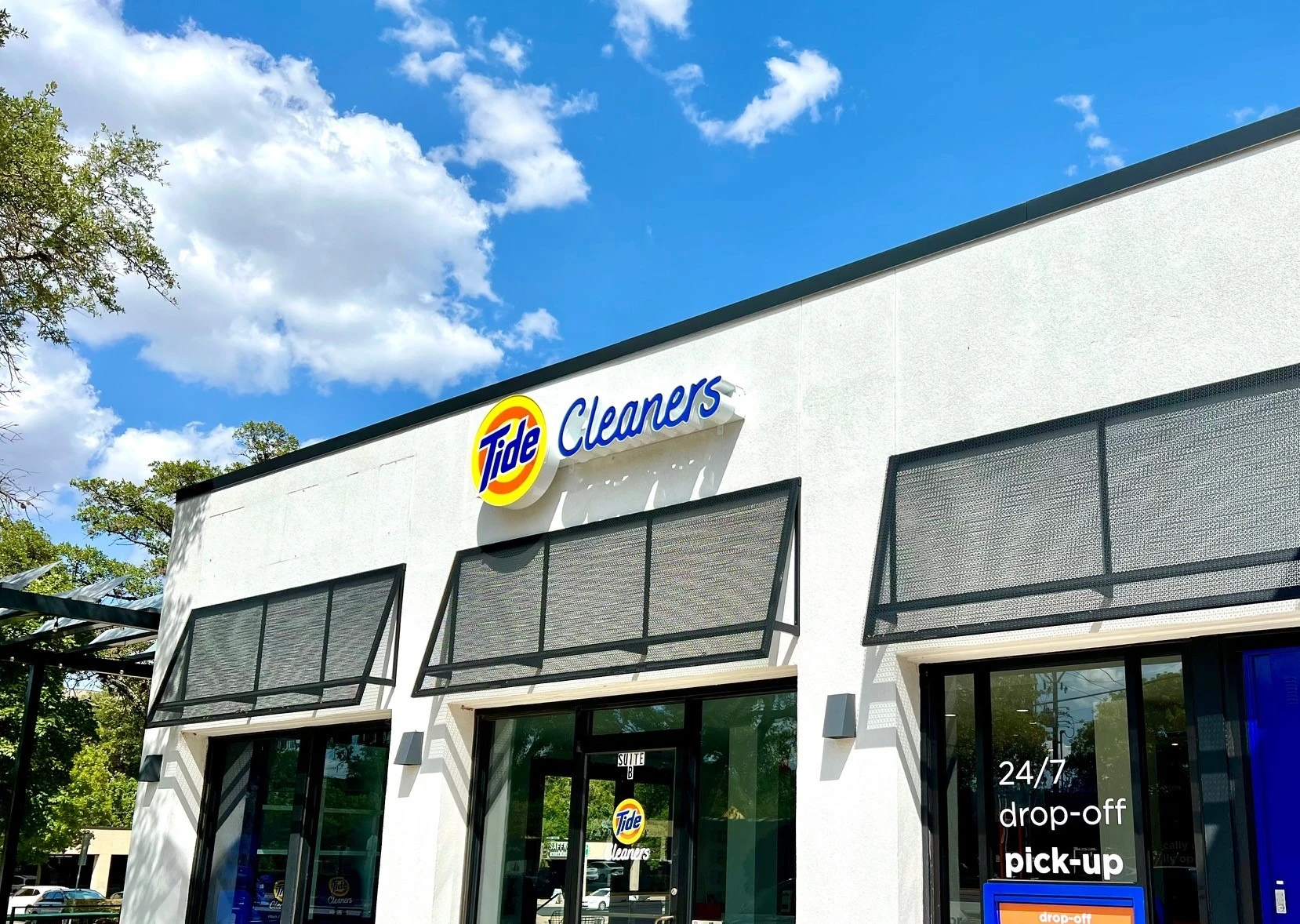 The front of Tide Cleaners Far West