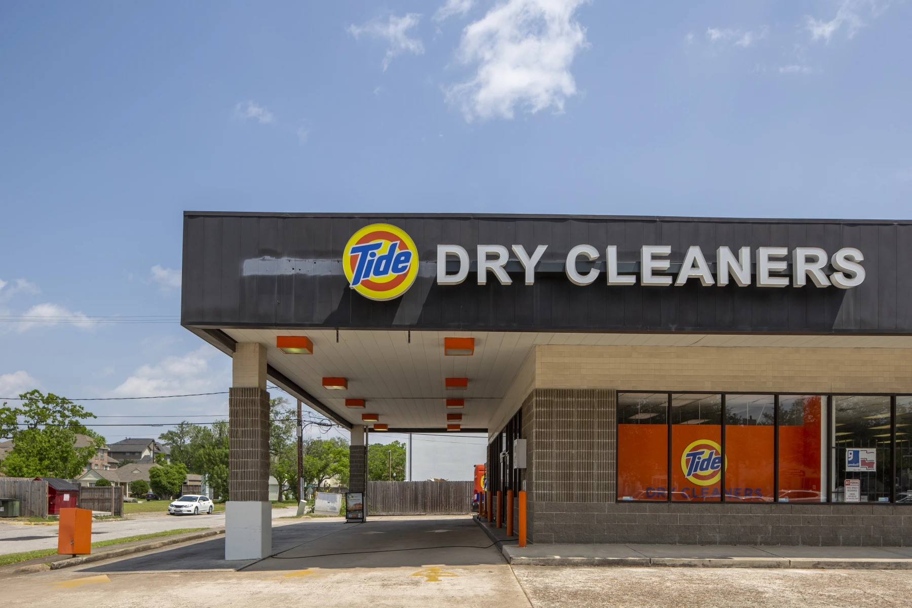 The front of Tide Cleaners Holcombe