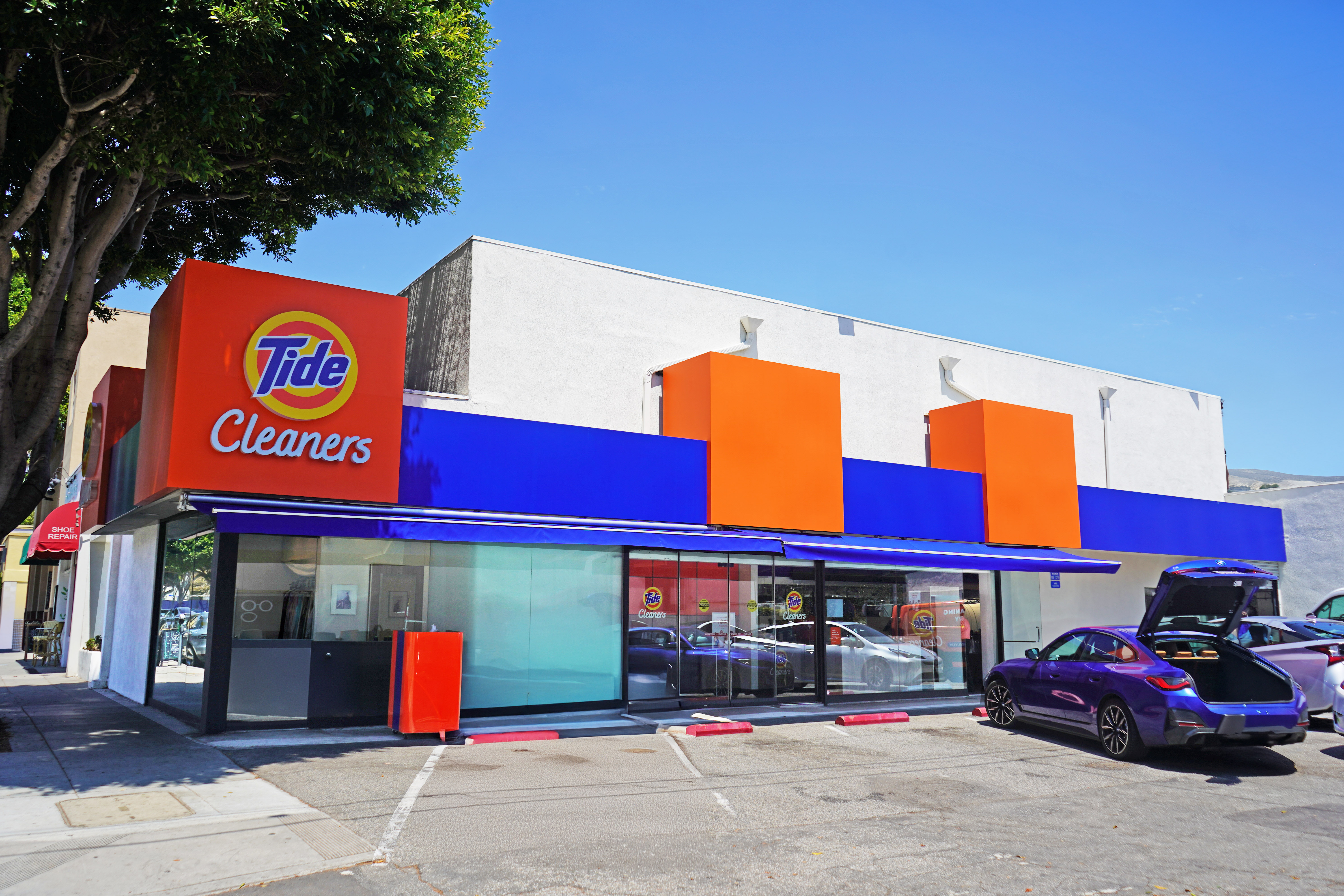 The front of Tide Cleaners Santa Monica