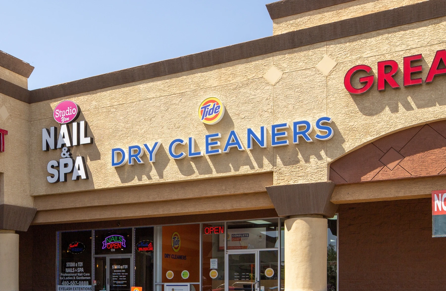 The front of Tide Cleaners Val Vista and Warner - Gilbert