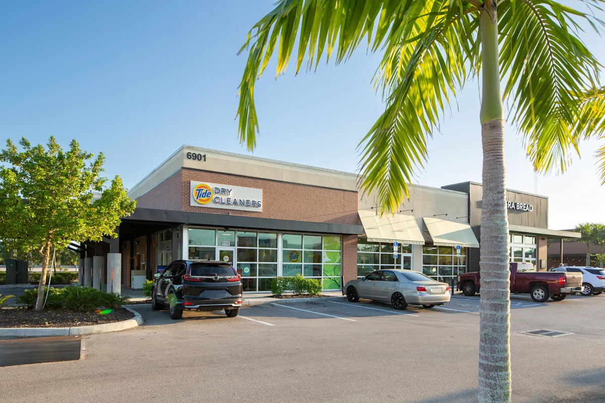 The front of Tide Cleaners Daniels Marketplace