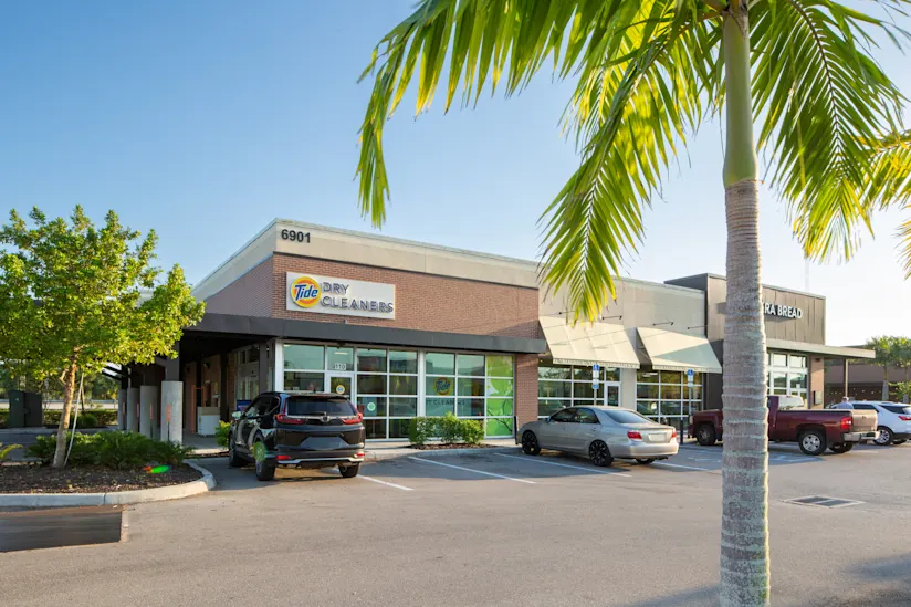 The front of Tide Cleaners Daniels Marketplace