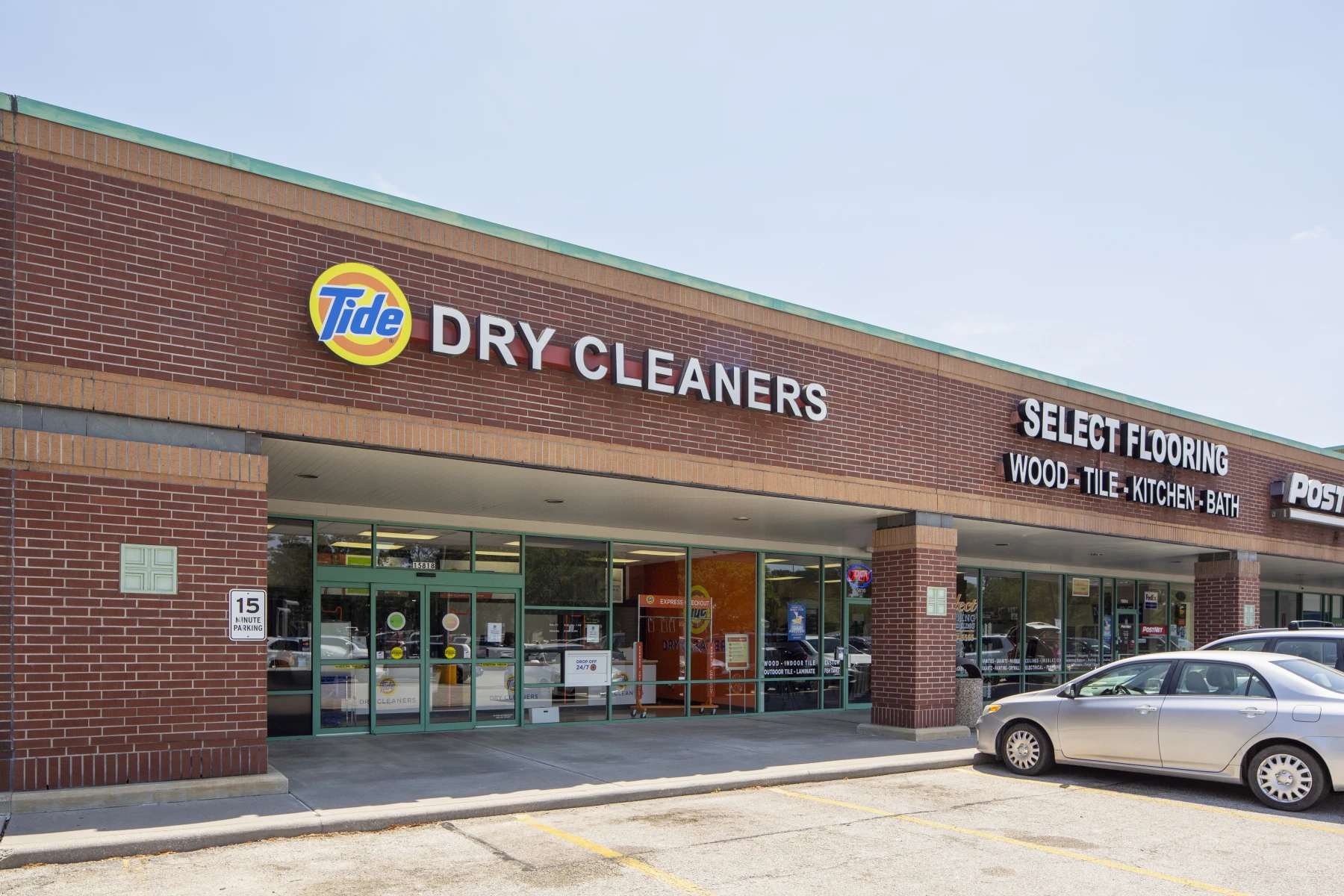 The front of Tide Cleaners Forest Wood