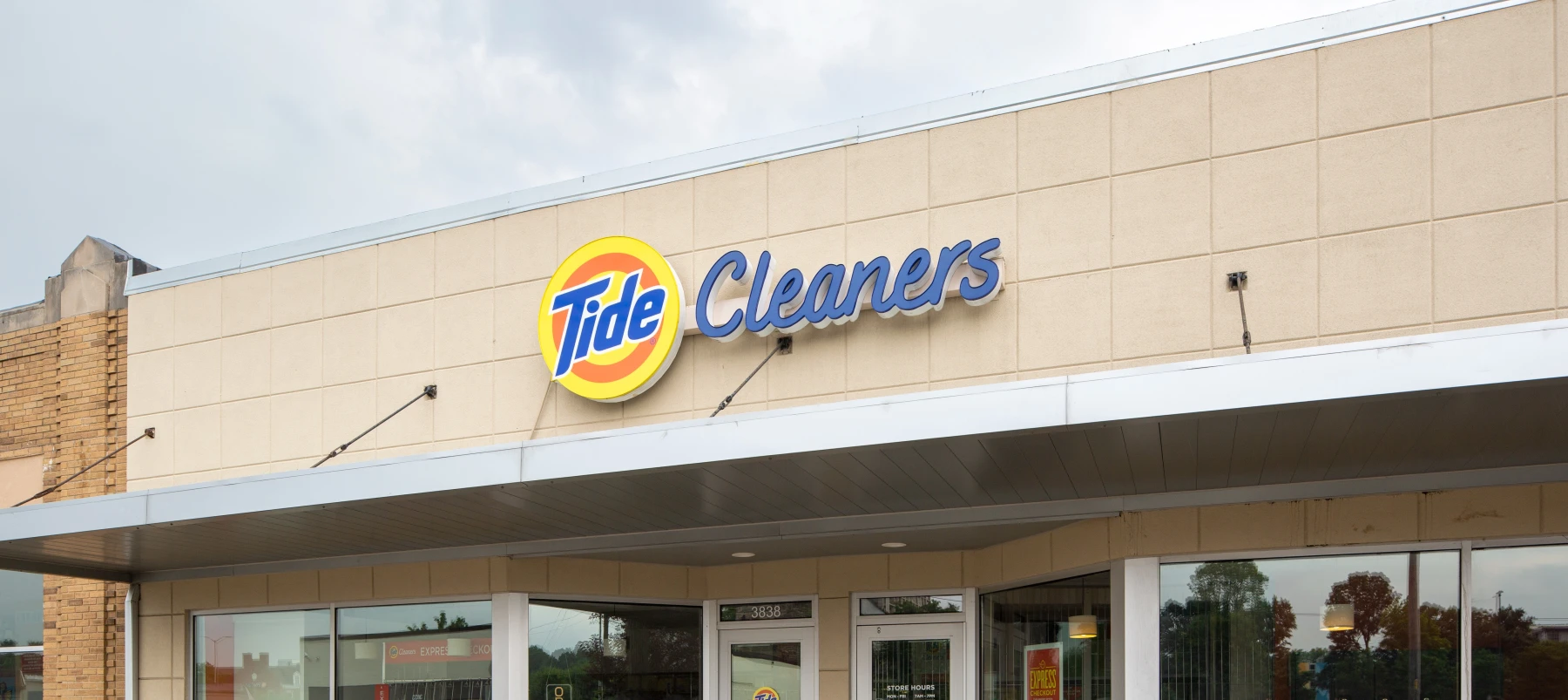 The front of Tide Cleaners 38th Street