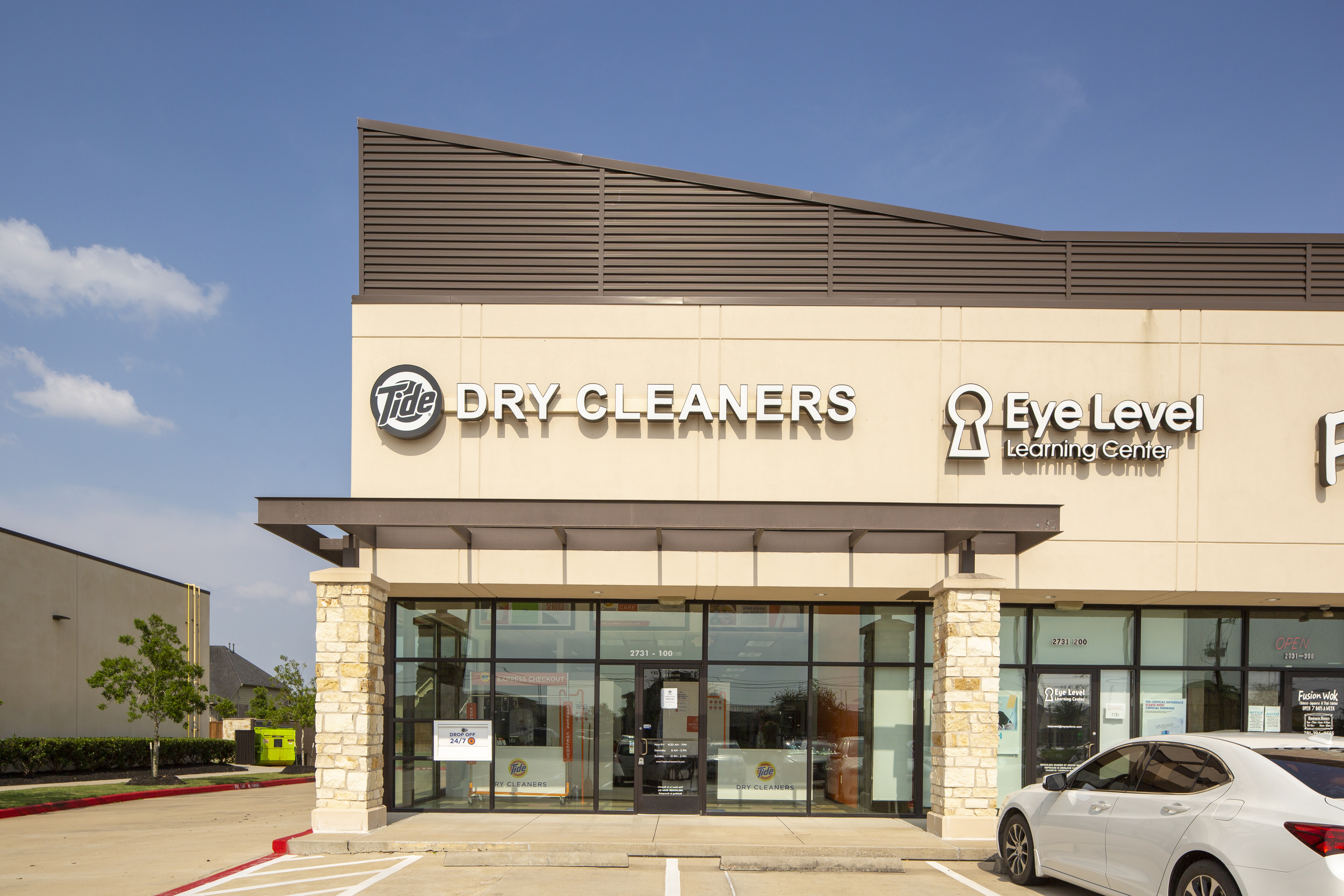 The front of Tide Cleaners Firethorne