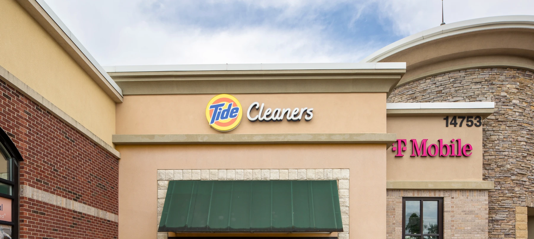 The front of Tide Cleaners Hazel Dell