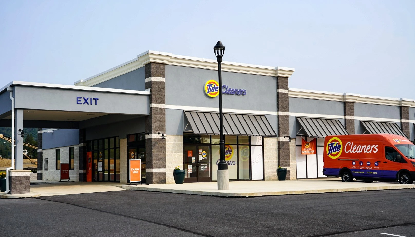 The front of Tide Cleaners Blue Ridge