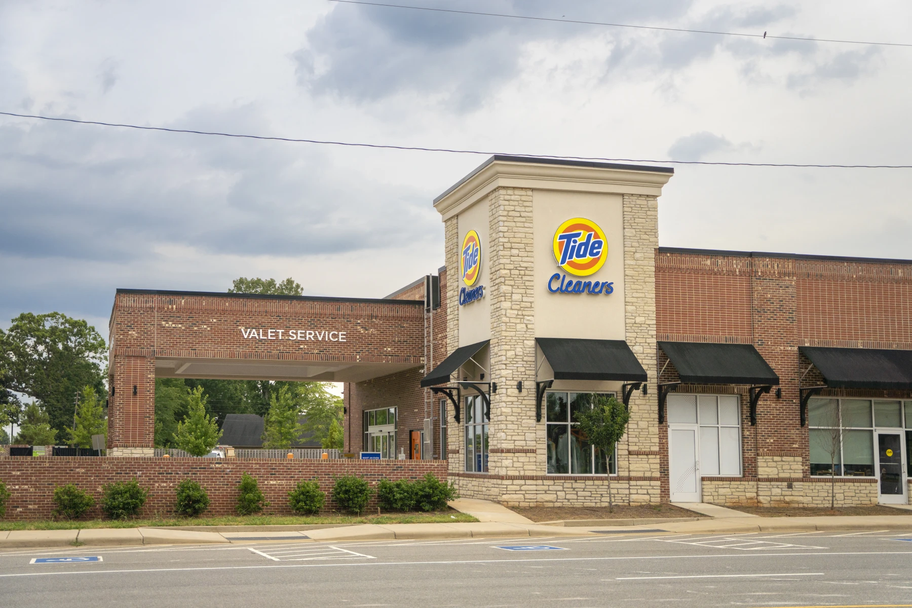 The front of Tide Cleaners Charlotte